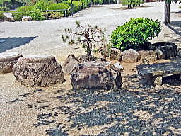 中門跡の礎石