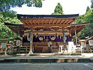 枚岡神社拝殿