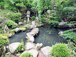 池泉観賞式庭園