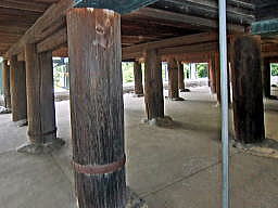 床下の柱